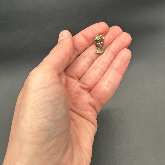 Vintage Button Pendant Blackamoor African Woman Figural Metal Red Accent Turban - Picture 6 of 7